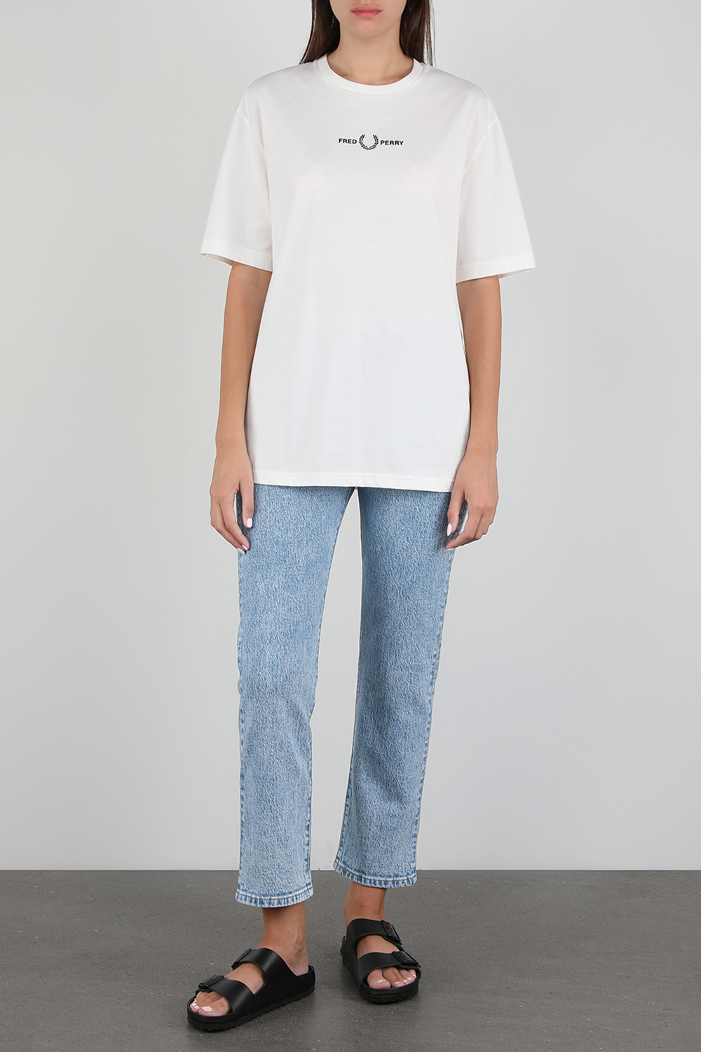 חולצת טי סלים עם לוגו